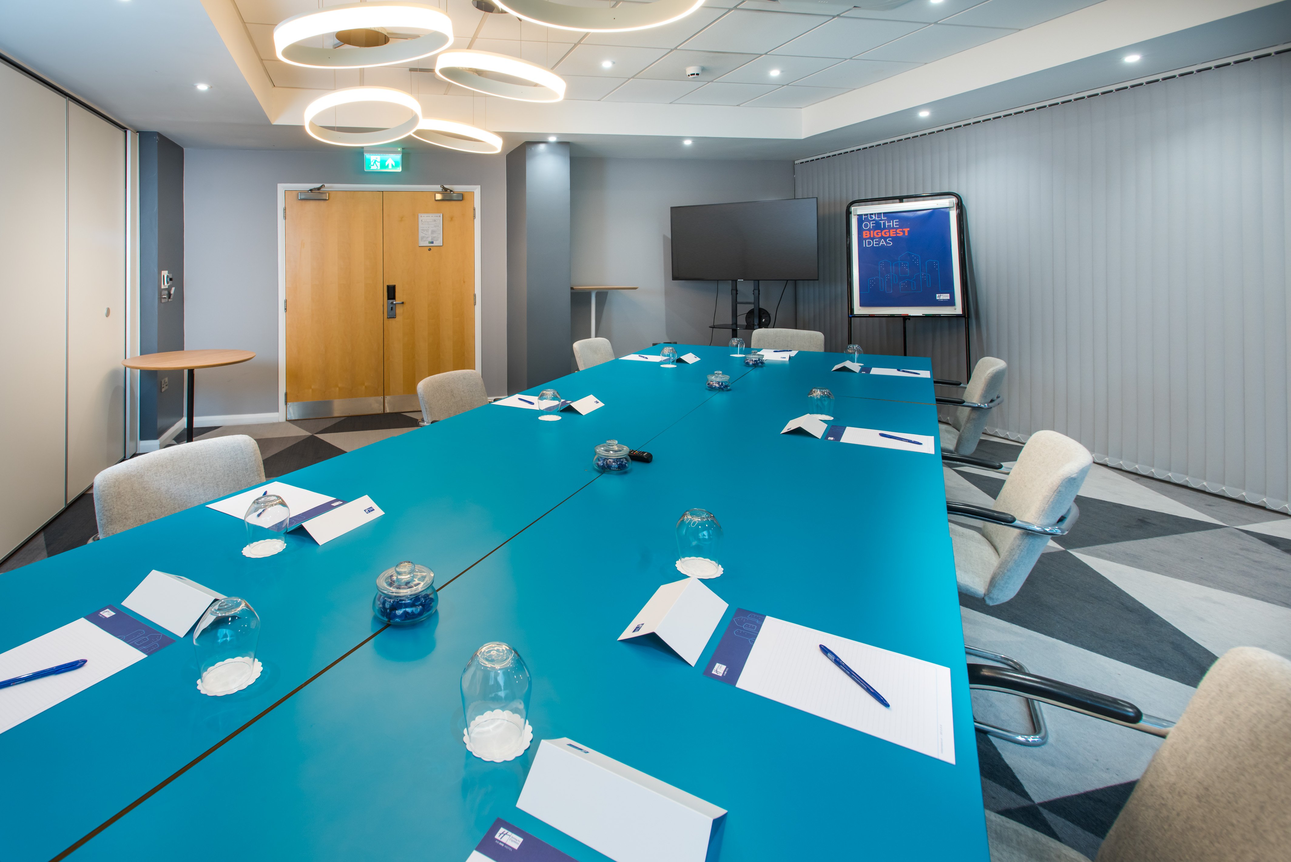 holiday inn express leeds city centre armouries by ihg