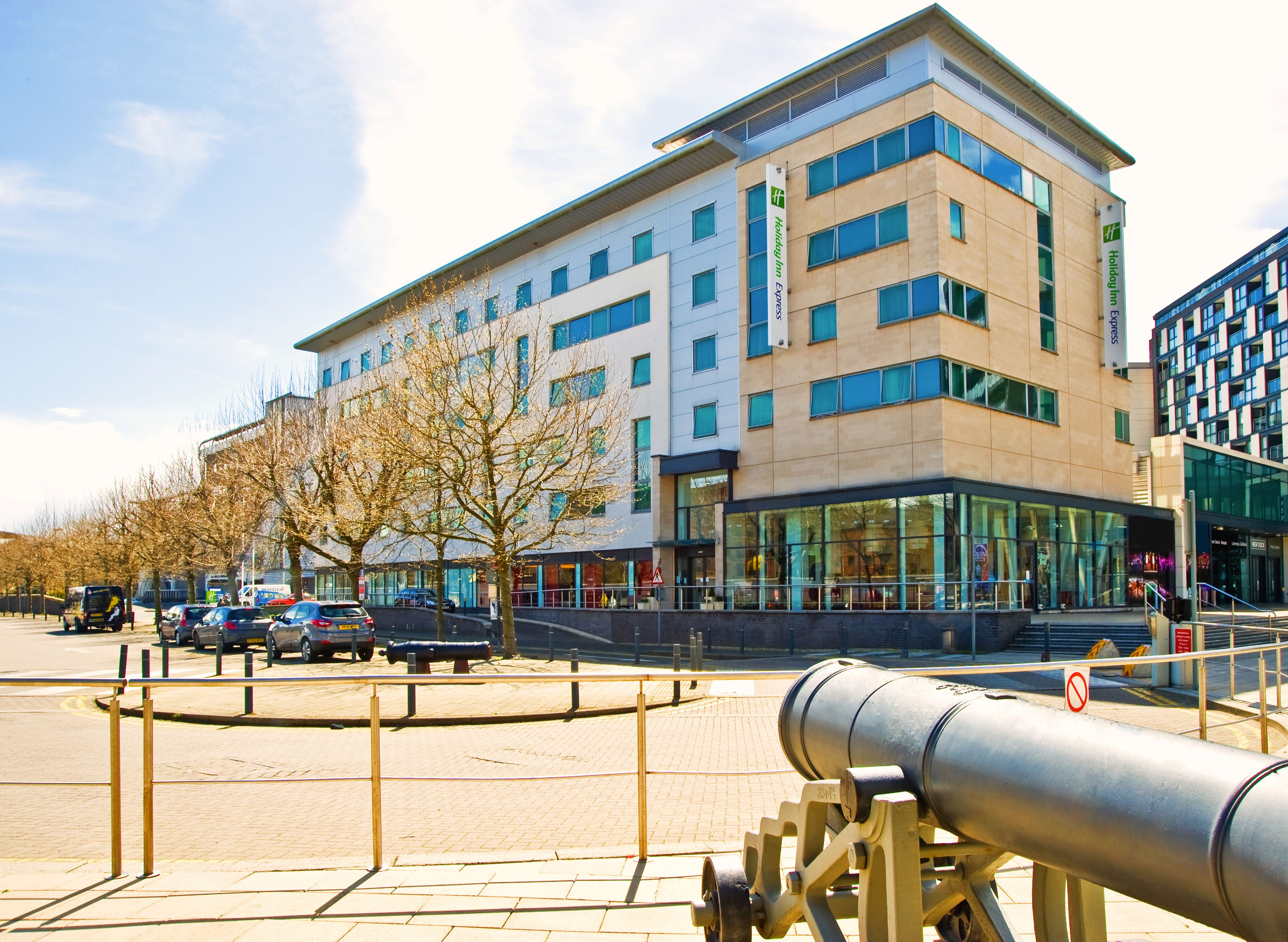 holiday inn express leeds city centre armouries by ihg