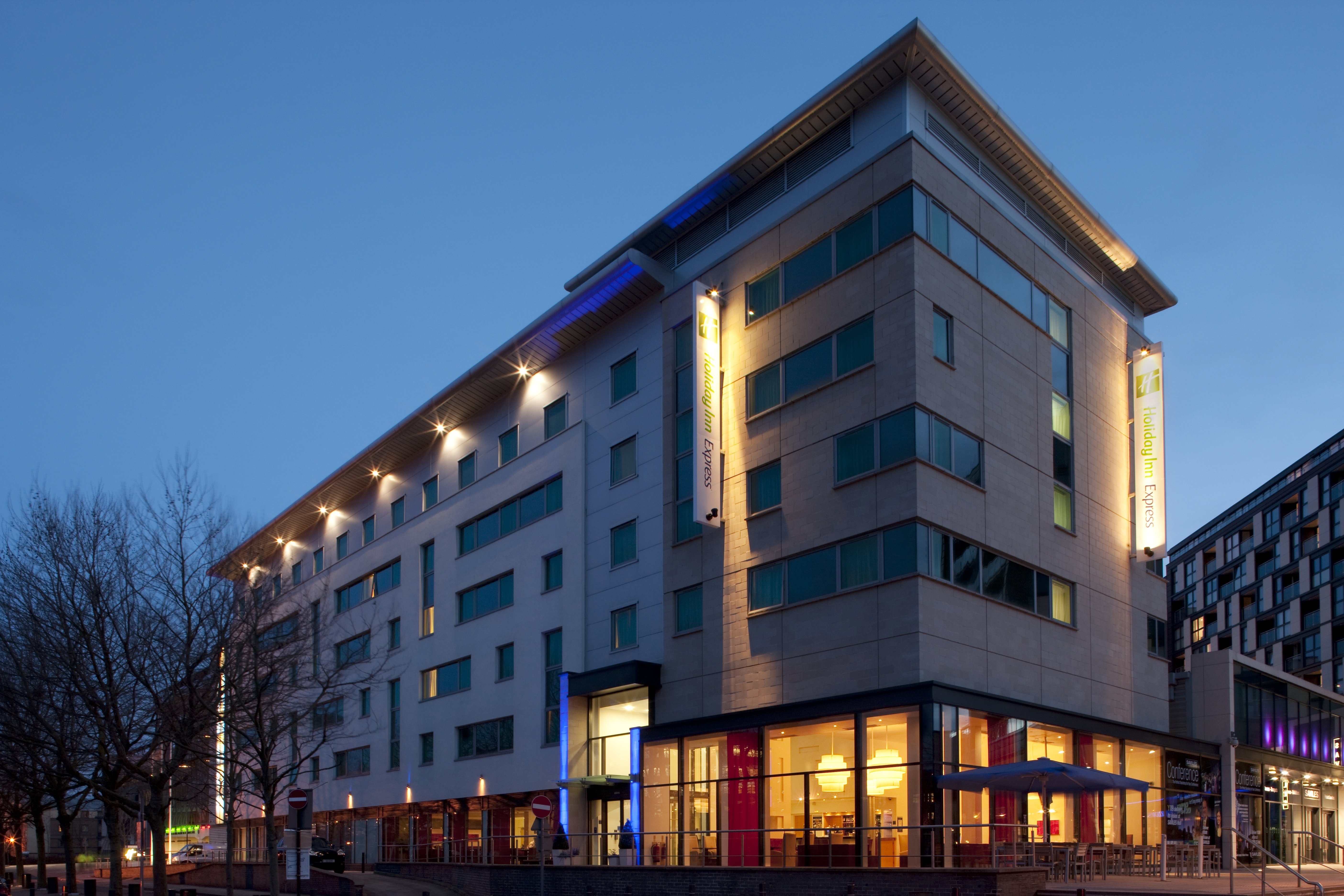 holiday inn express leeds city centre armouries by ihg