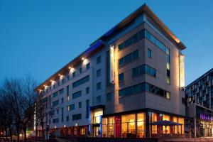 holiday inn express leeds city centre armouries by ihg
