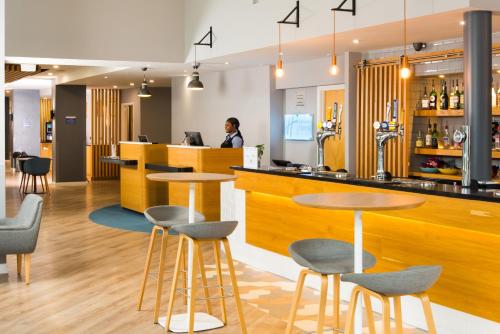 holiday inn express leeds city centre armouries by ihg