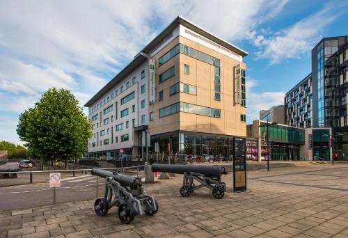 holiday inn express leeds city centre armouries by ihg