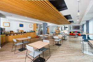 holiday inn express leeds city centre armouries by ihg