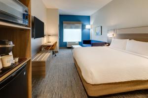 Holiday Inn Express Leland - Wilmington Area By Ihg,Leland>>Brunswick,3 star