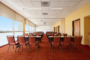 courtyard by marriott leon at the poliforum