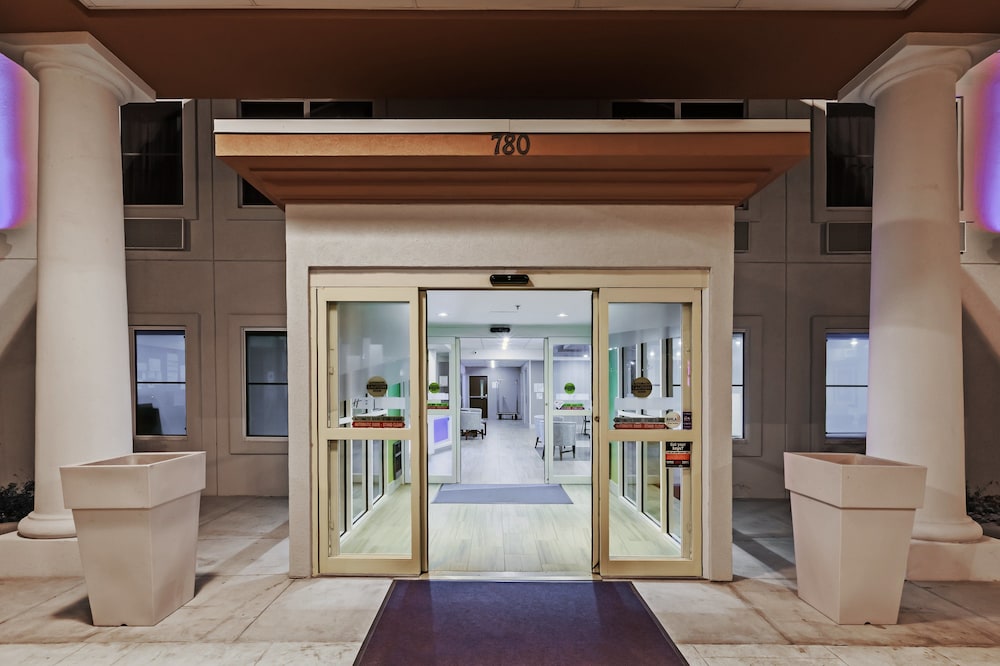 holiday inn express hotel and suites dallas lewisville by ihg
