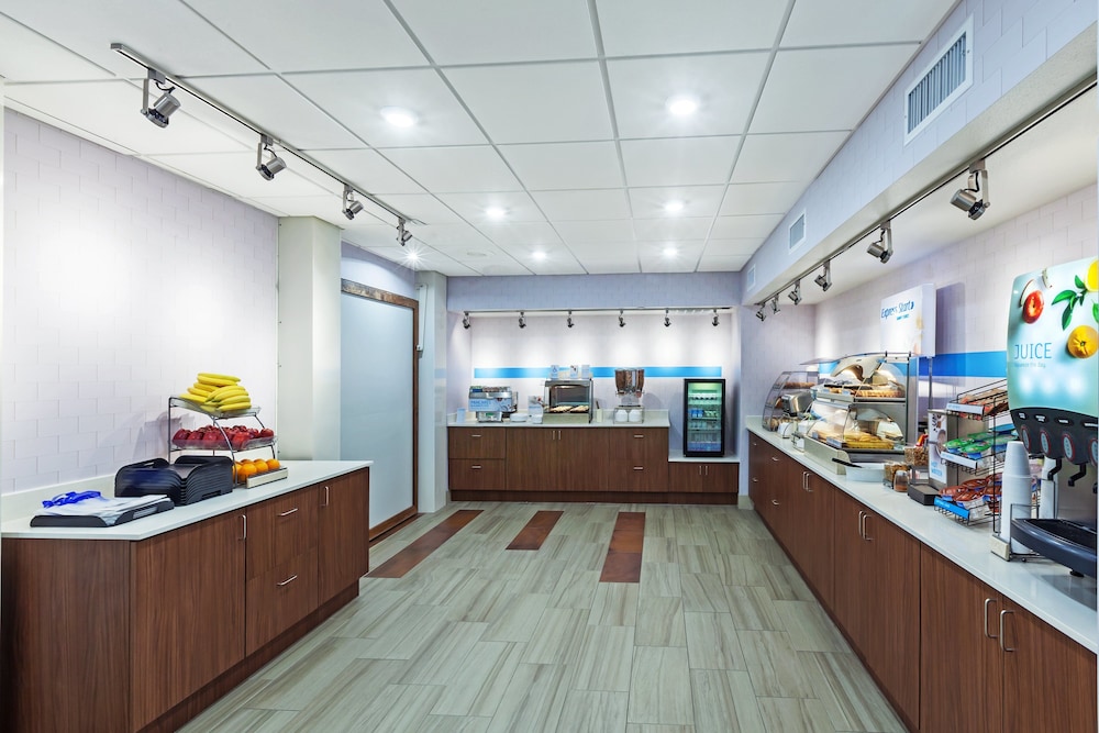 holiday inn express hotel and suites dallas lewisville by ihg