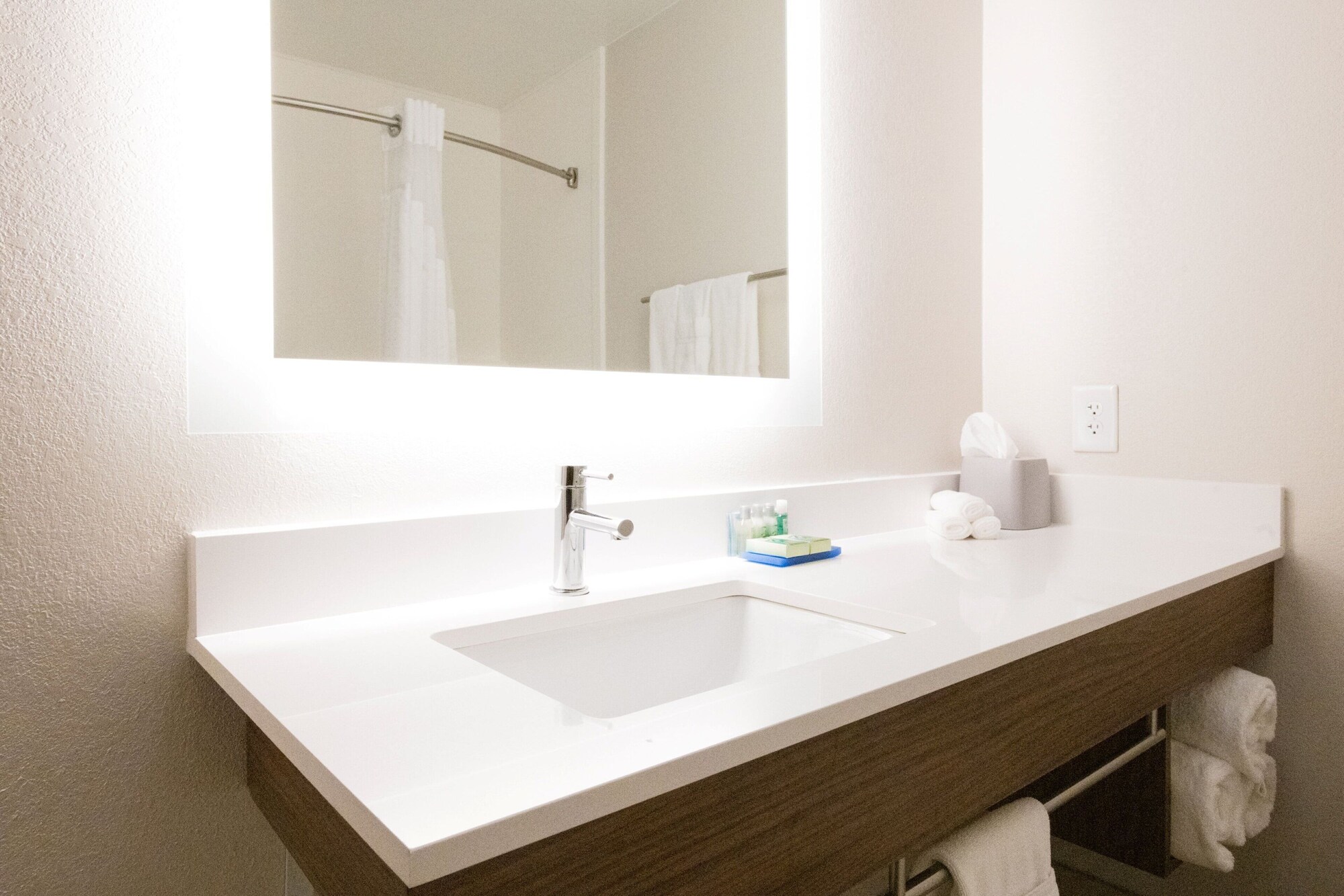 holiday inn express and suites lexington nw the vineyard by ihg