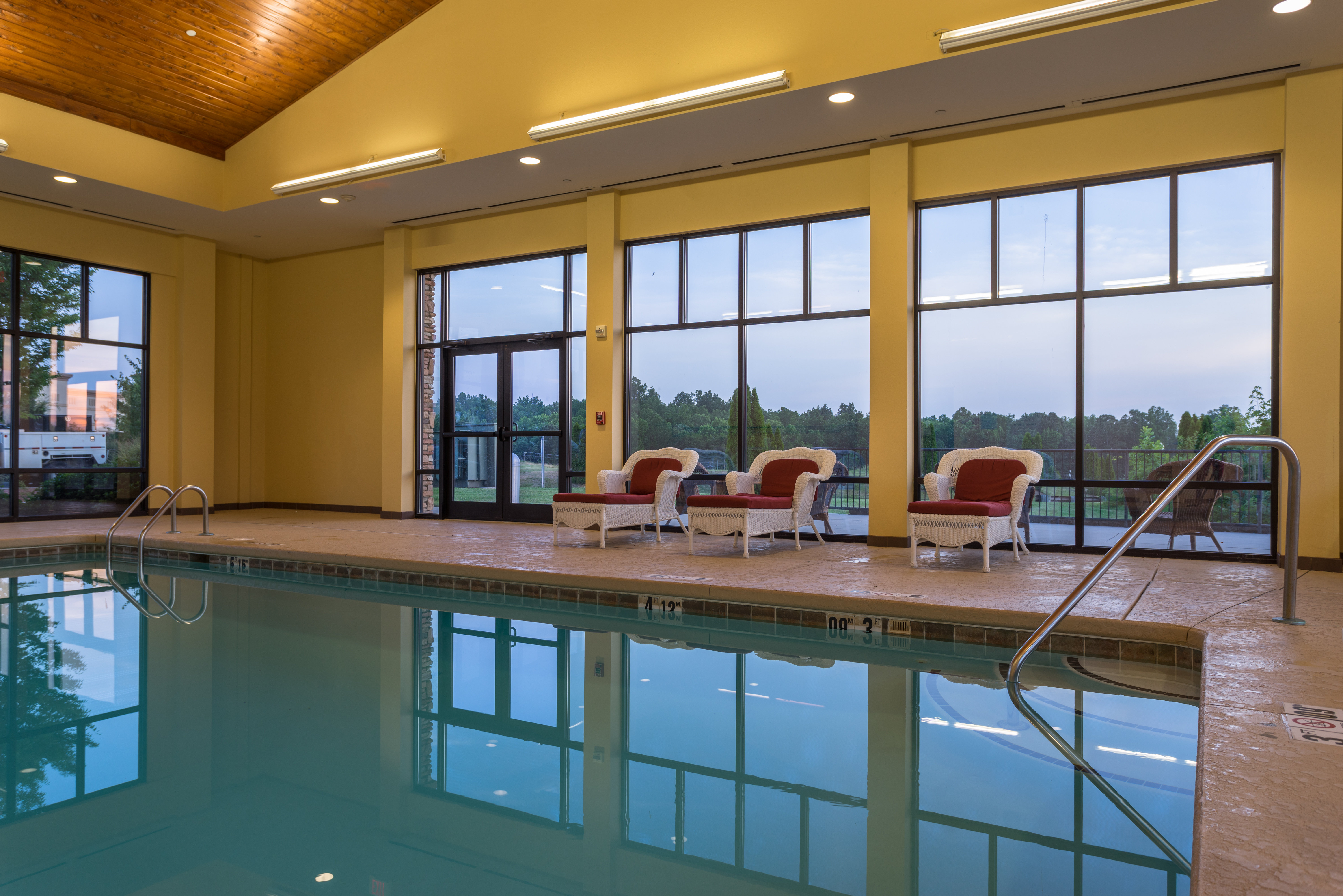 holiday inn express and suites lexington nw the vineyard by ihg