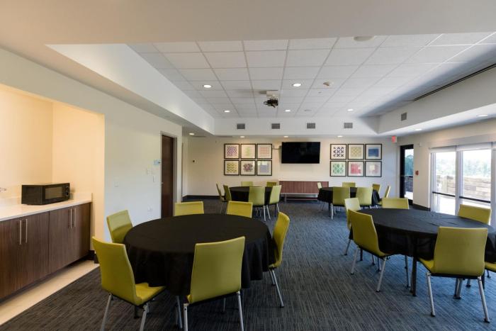 holiday inn express and suites lexington nw the vineyard by ihg