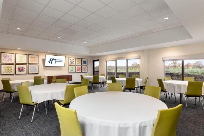 holiday inn express and suites lexington nw the vineyard by ihg