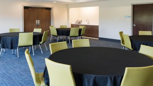 holiday inn express and suites lexington nw the vineyard by ihg