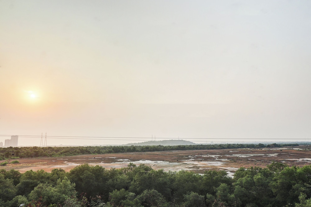 hsquare hotel andheri west