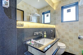 hsquare hotel andheri west