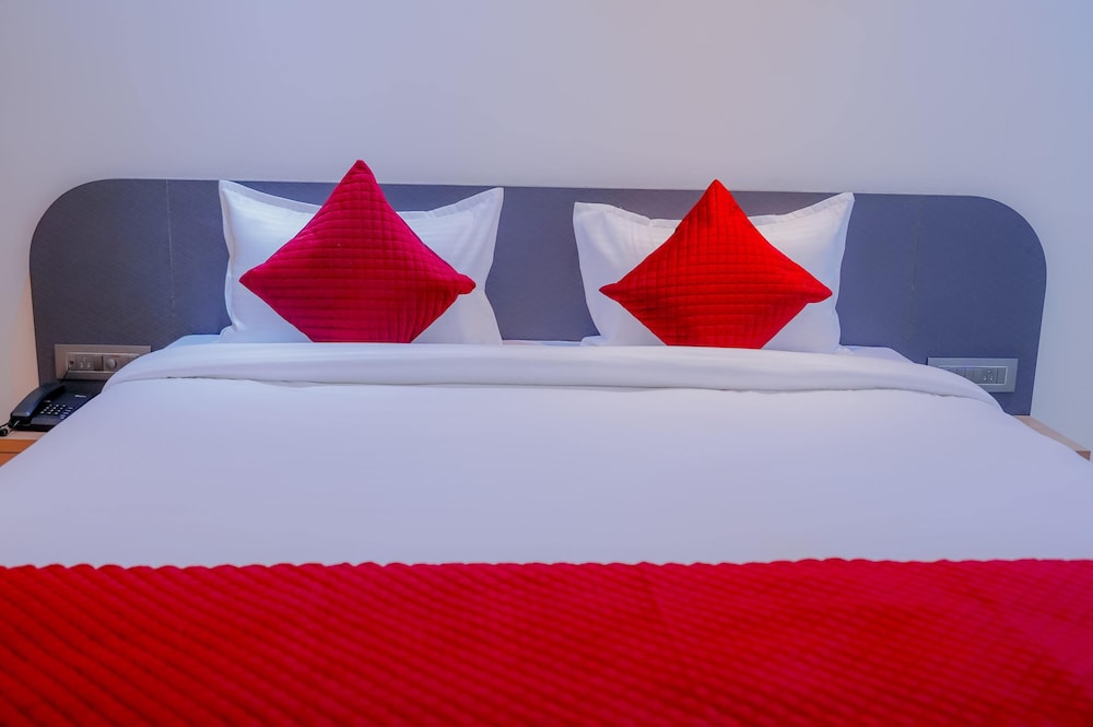 hsquare hotel andheri west