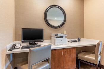comfort inn and suites near route 66