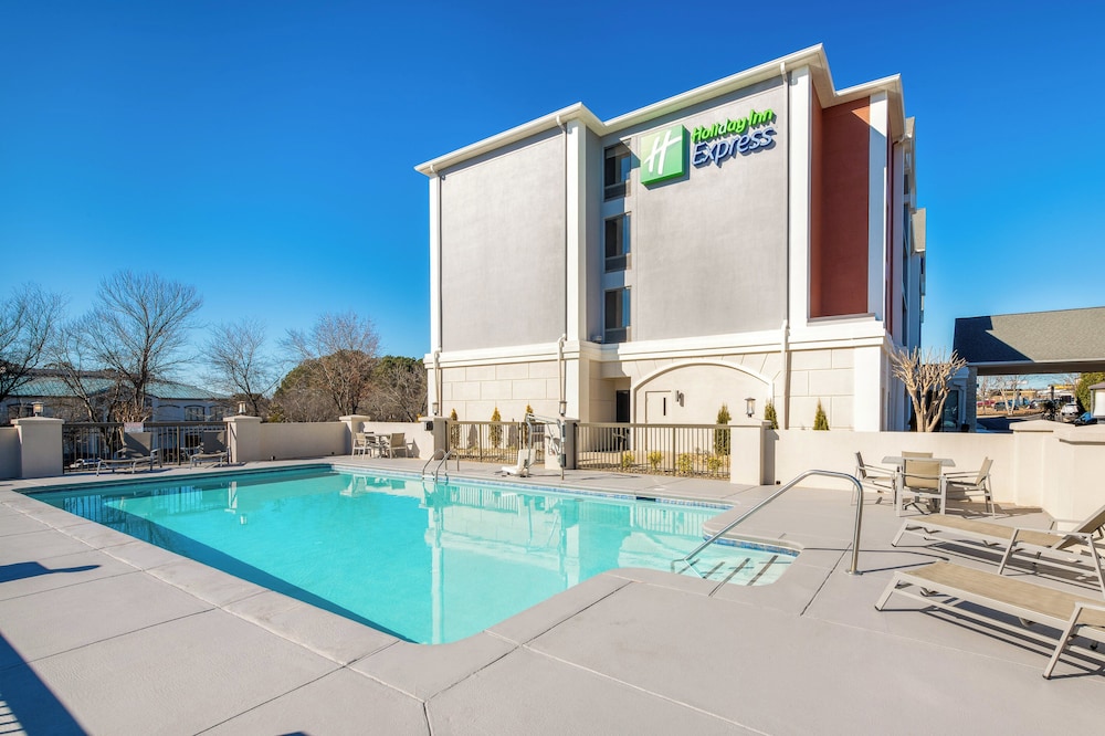 holiday inn express atlanta west theme park by ihg