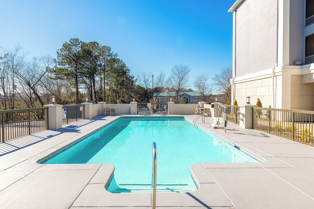 holiday inn express atlanta west theme park by ihg