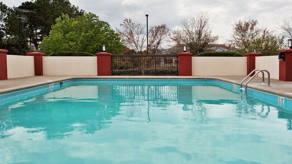 holiday inn express atlanta west theme park by ihg