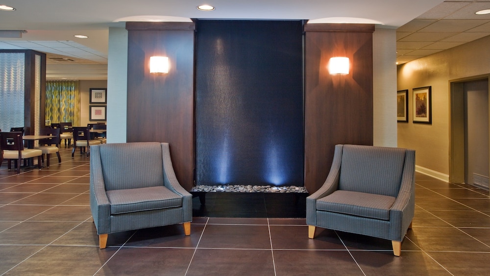 holiday inn express atlanta west theme park by ihg