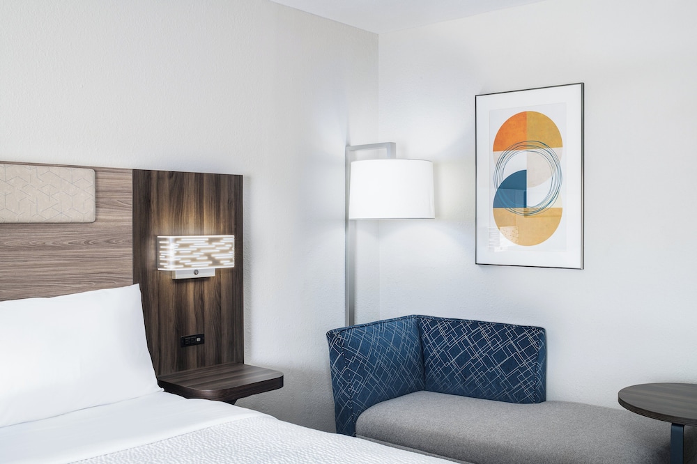 holiday inn express atlanta west theme park by ihg