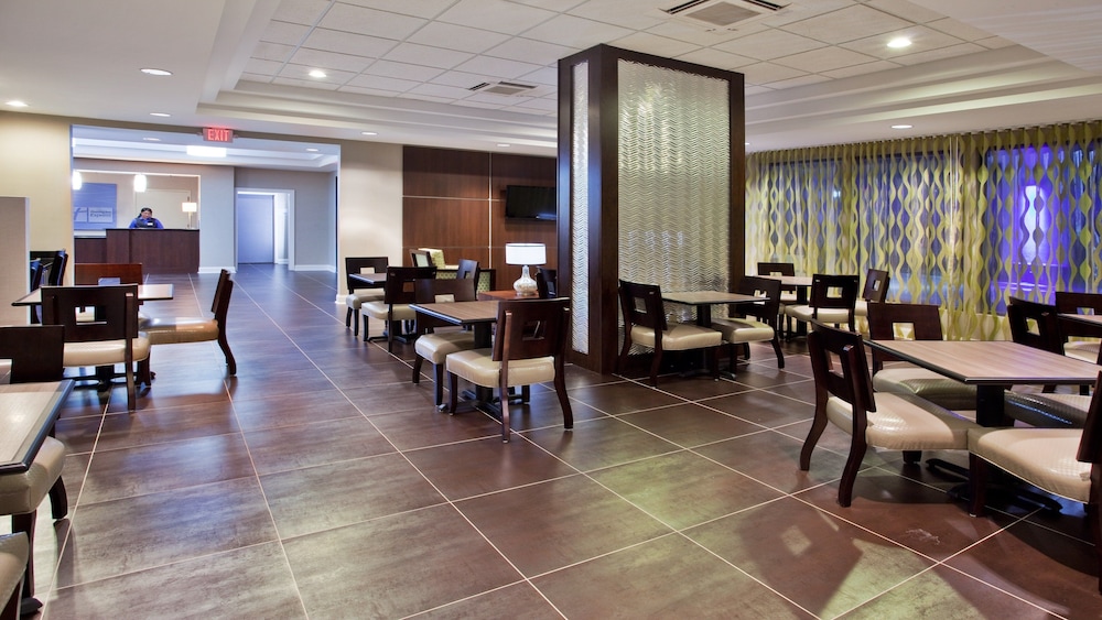 holiday inn express atlanta west theme park by ihg