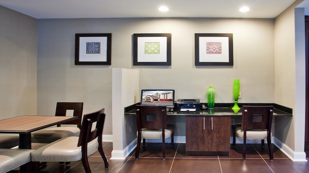 holiday inn express atlanta west theme park by ihg