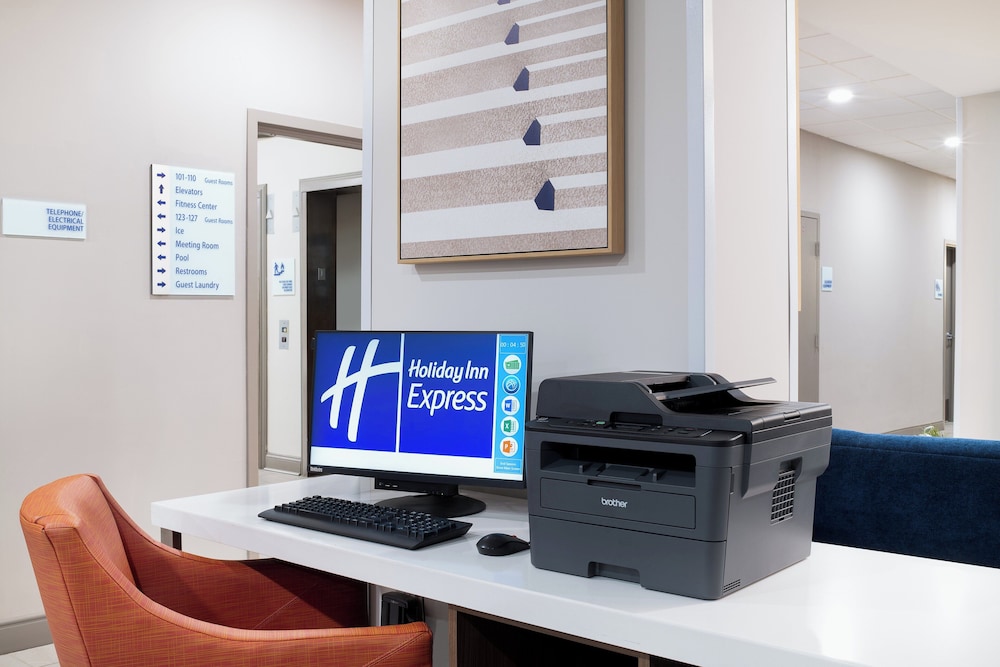 holiday inn express atlanta west theme park by ihg