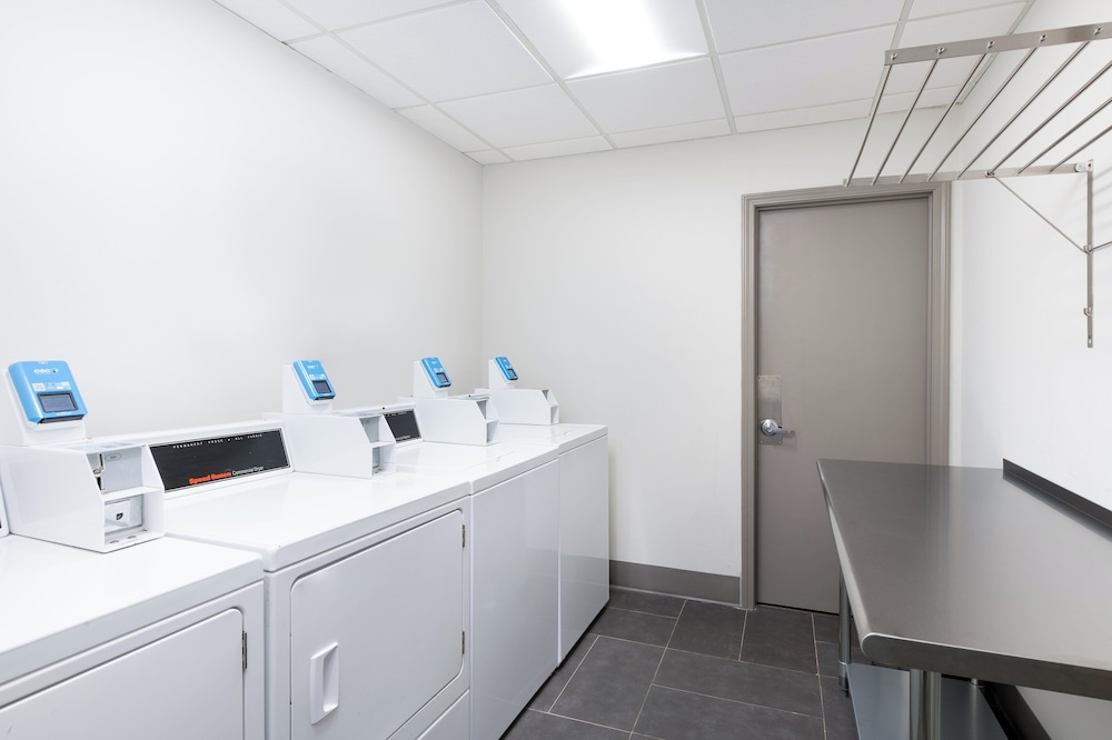 holiday inn express atlanta west theme park by ihg