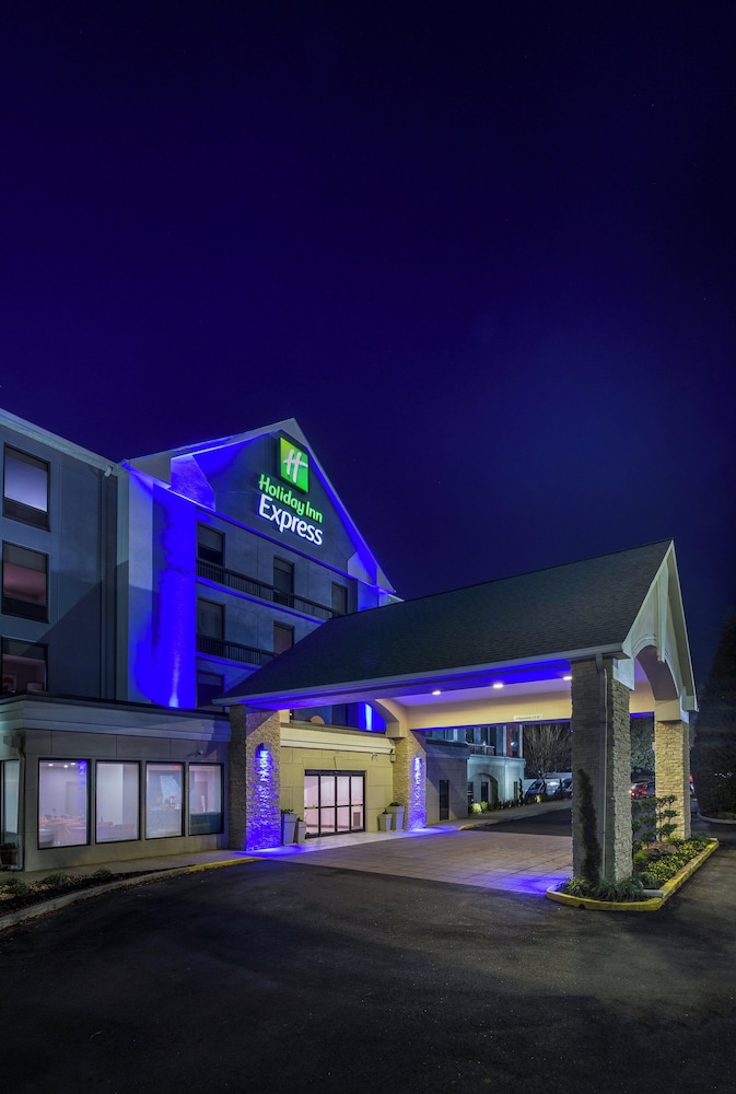 holiday inn express atlanta west theme park by ihg