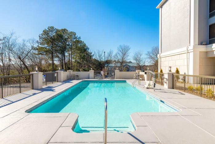holiday inn express atlanta west theme park by ihg