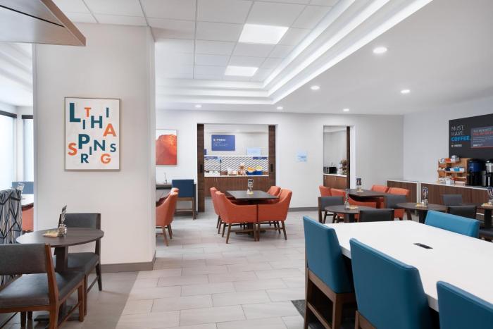 holiday inn express atlanta west theme park by ihg