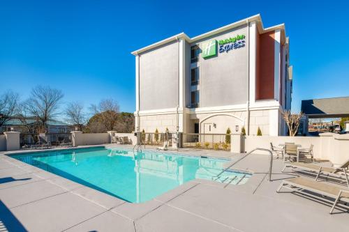 holiday inn express atlanta west theme park by ihg