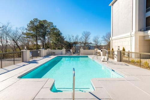 holiday inn express atlanta west theme park by ihg