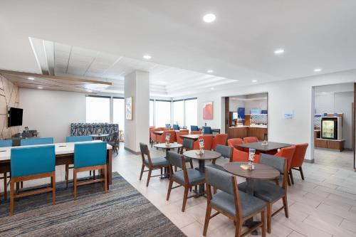 holiday inn express atlanta west theme park by ihg