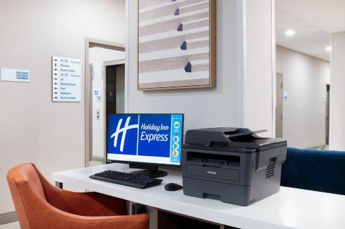 holiday inn express atlanta west theme park by ihg