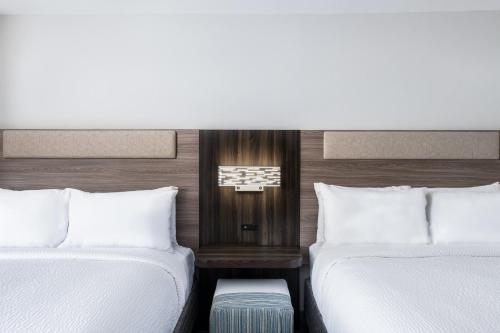 holiday inn express atlanta west theme park by ihg
