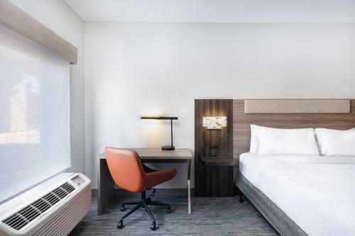 holiday inn express atlanta west theme park by ihg