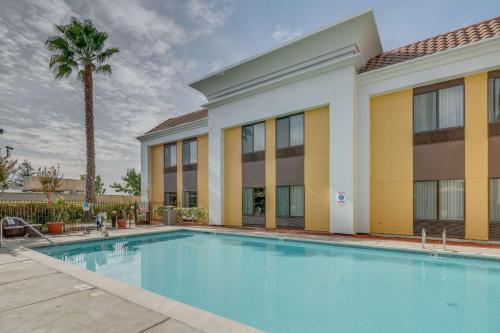 hampton inn livermore