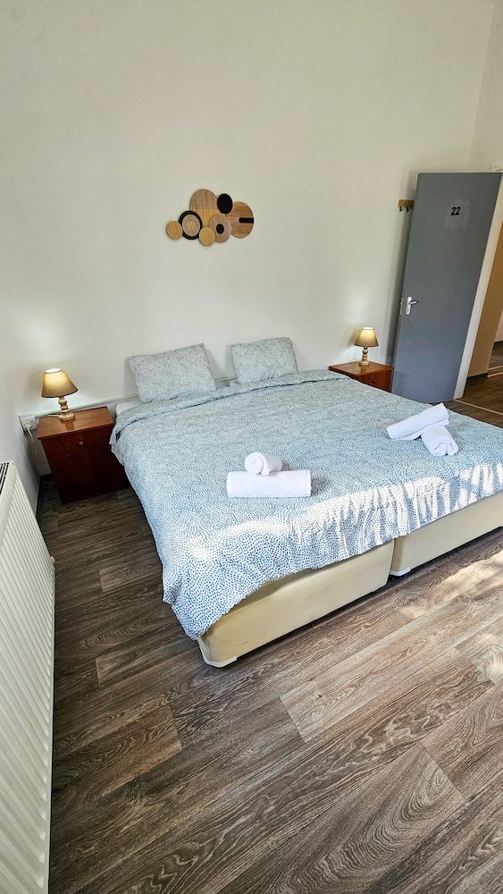 the lemon tree hostel