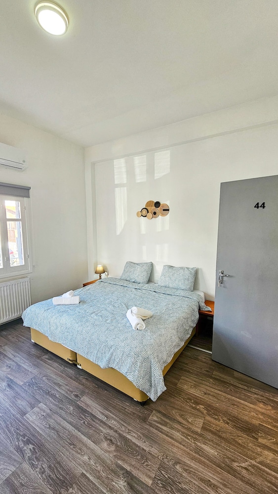 the lemon tree hostel
