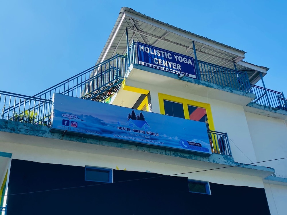 hostel hikers world