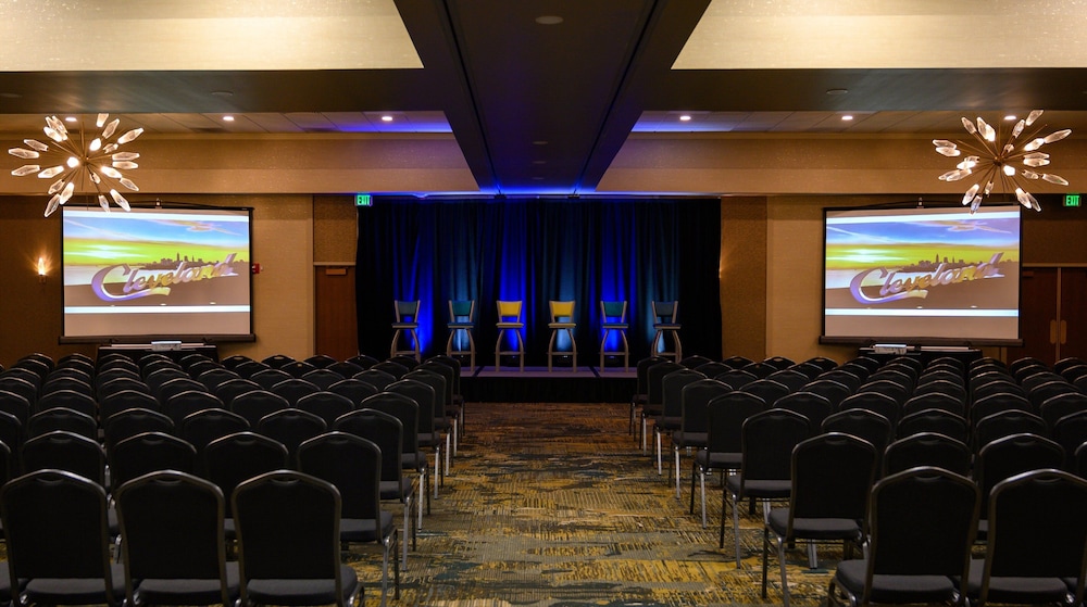 holiday inn cleveland s independence by ihg