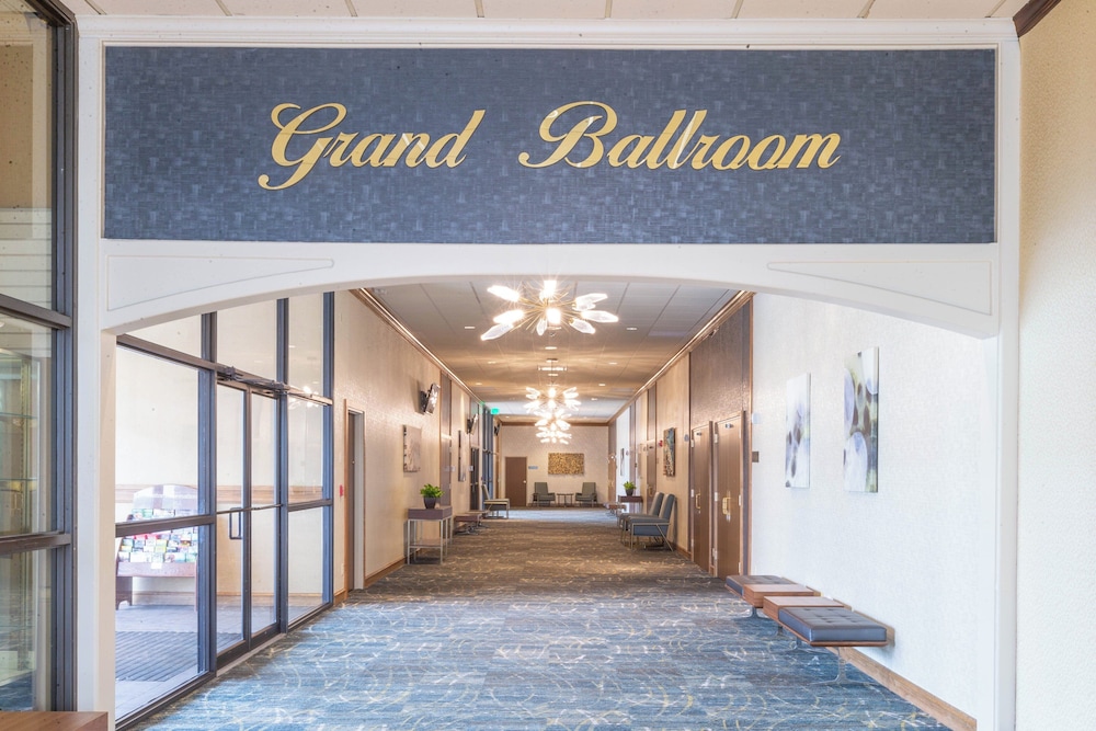 holiday inn cleveland s independence by ihg