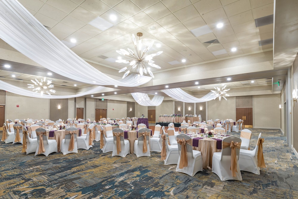 holiday inn cleveland s independence by ihg