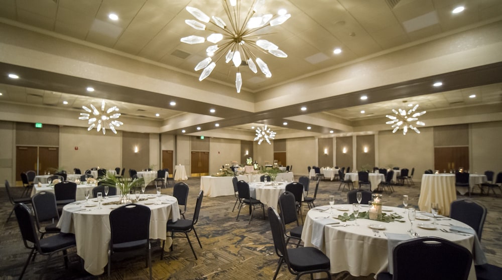 holiday inn cleveland s independence by ihg
