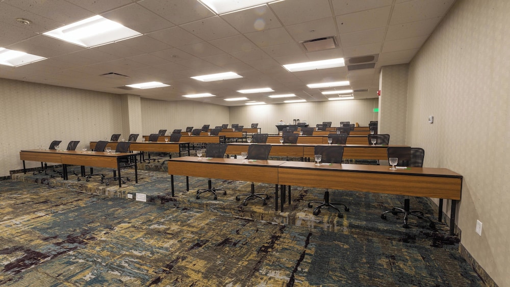holiday inn cleveland s independence by ihg
