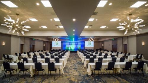 holiday inn cleveland s independence by ihg