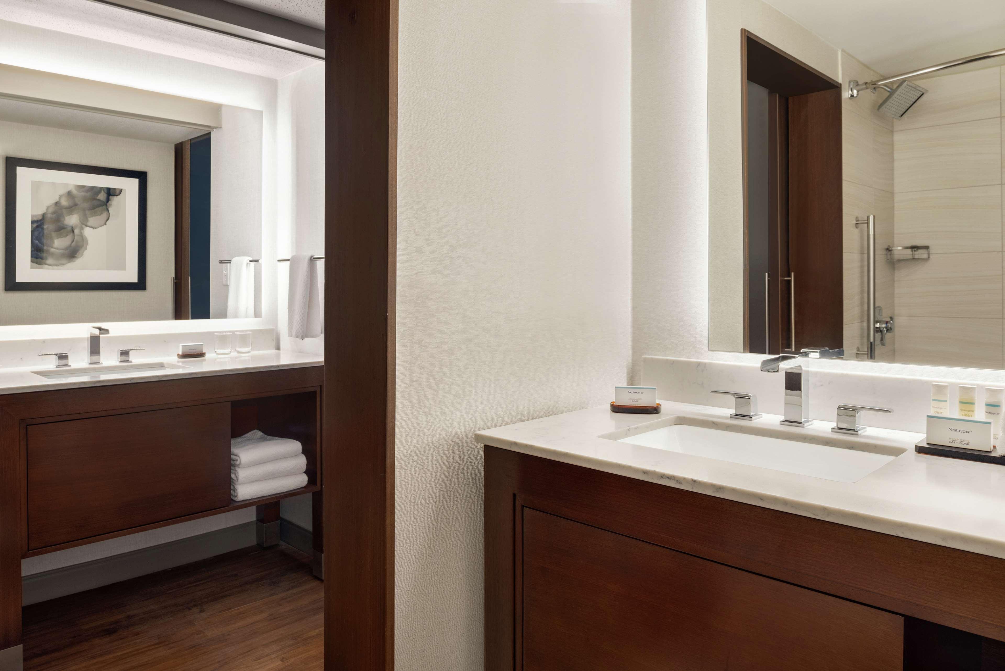 embassy suites by hilton indianapolis downtown
