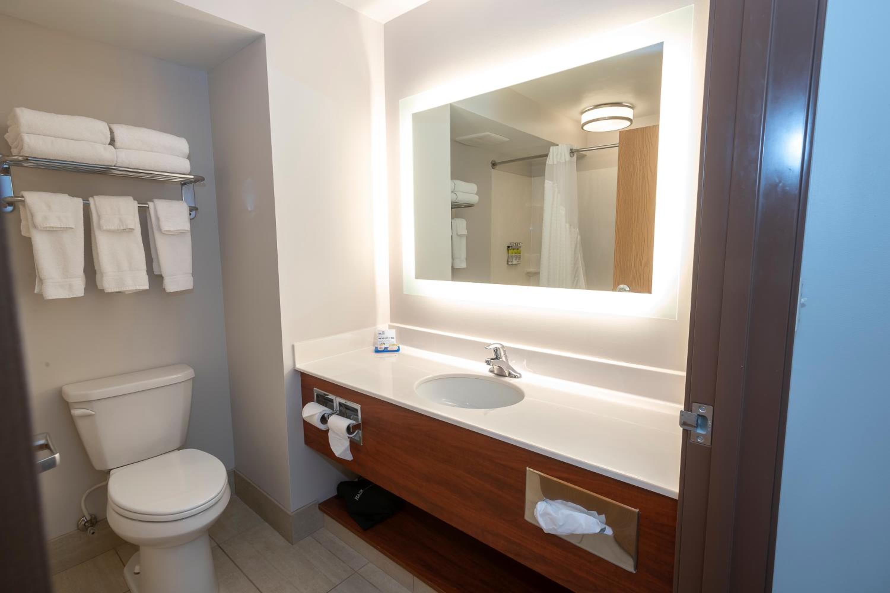 holiday inn express hotel and suites iron mountain by ihg